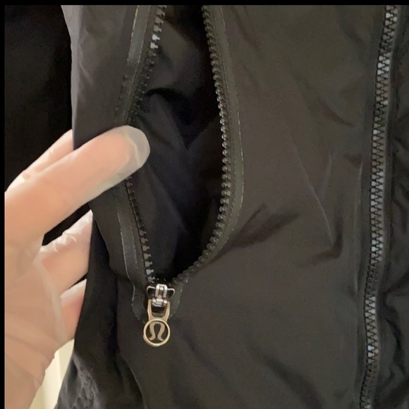 Lululemon Black Lightweight Rain Jacket - Picture 5 of 6